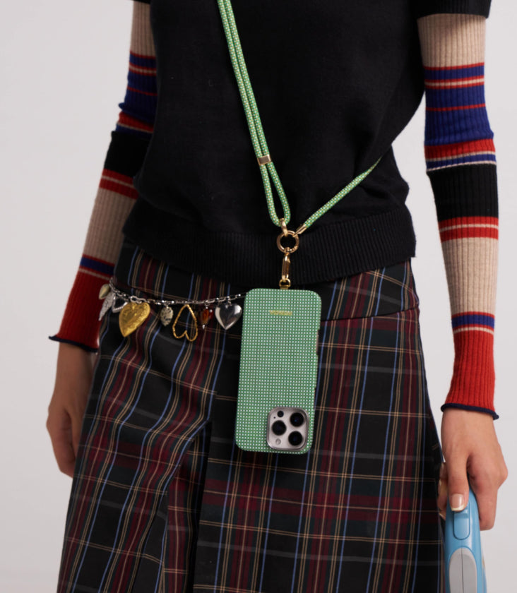 features ultra slim case for iphone16